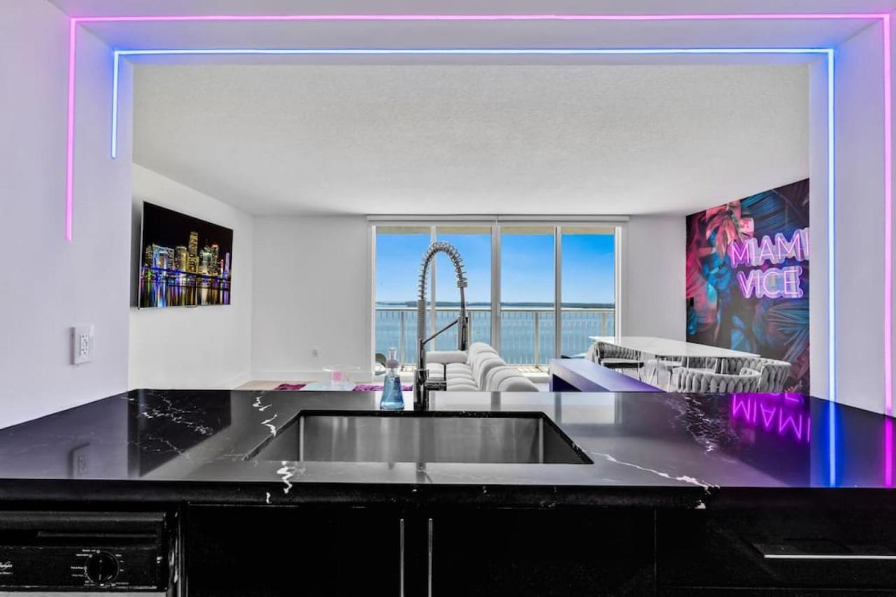 Miami Vice Oceanfront Sky Villa Buitenkant foto